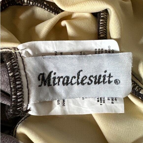 Miraclesuit #349880 One-Piece Swimsuit Giraffe Print Sz 20W Slimming Shaping - Picture 8 of 11